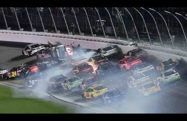 Crash spectaculaire en Nascar