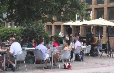 Terrasse Espace LaFontaine cet été