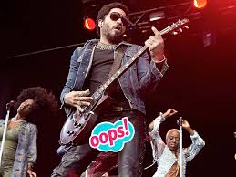 Lenny Kravitz déchire pantalon et on voit tout