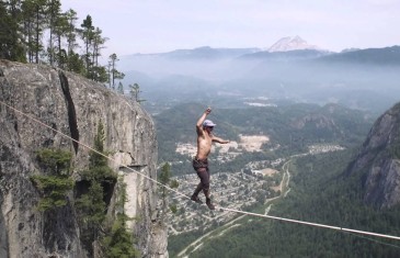 Il marche sur un fil à 292 mètres du sol