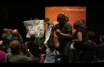 Perturbation au lancement du livre de Tom Mulcair