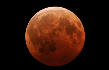Admirer l’éclipse totale de la lune dimanche au Planétarium