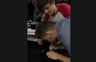 Elle veut autographes de One Direction pour en faire des tattoos