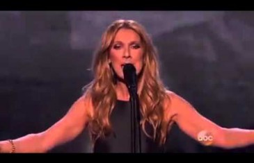 Céline Dion chante l’Hymne à l’amour au American Music Awards