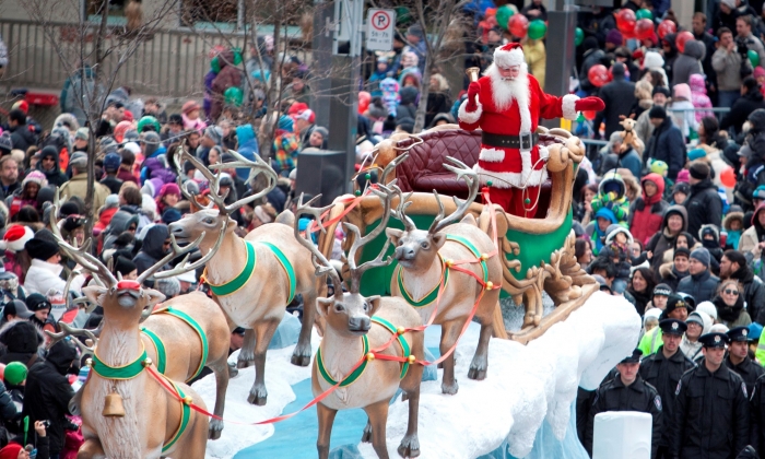 Традиционный парад Деда Мороза в Монреале 2017