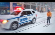 Il fait du snowboard dans les rues de New York