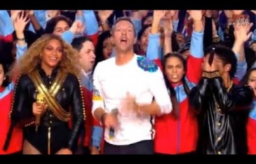 L’incroyable show de la mi-temps du Super Bowl avec Coldplay, Beyoncé et Bruno Mars