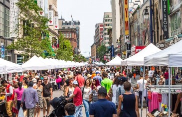 La plus grande vente trottoir au Canada a lieu en fin de semaine à Montréal