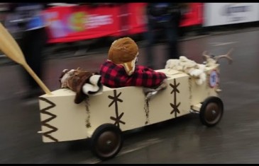 Christo débarque à la Course de boites à savon à Montréal