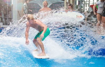 Une journée gratuite de surf au Quartier DIX30