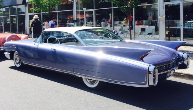 Les superbes voitures au centre-ville de Saint-Lambert Les superbes voitures au centre-ville de Saint-Lambert