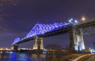 Illumination du pont Jacques-Cartier à Montréal