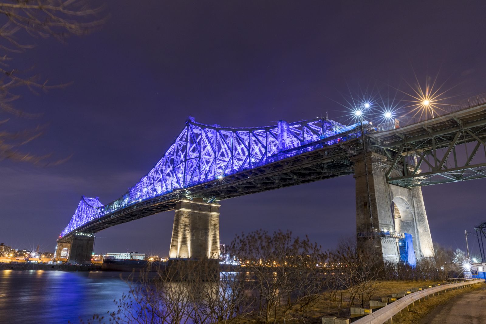 Illumination du pont Jacques-Cartier à Montréal