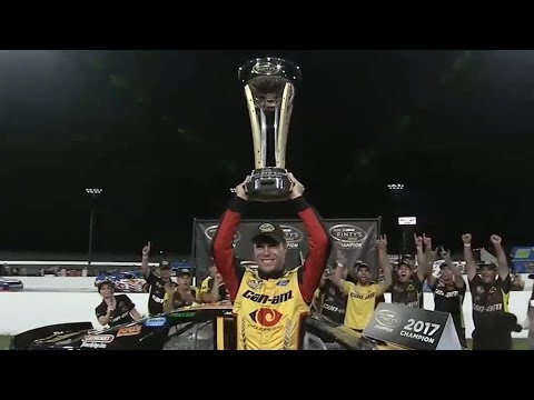 Le premier québécois de l’histoire à participer à temps plein dans la série NASCAR Xfinity aux États-Unis | Vidéo