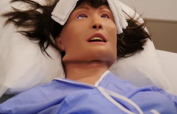 Vidéo | Des simulateurs patients haute-fidélité pour les étudiants en soins infirmiers