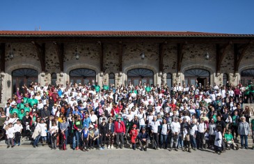 400 personnes par un dimanche ensoleillé font le grand nettoyage du Mont-Royal