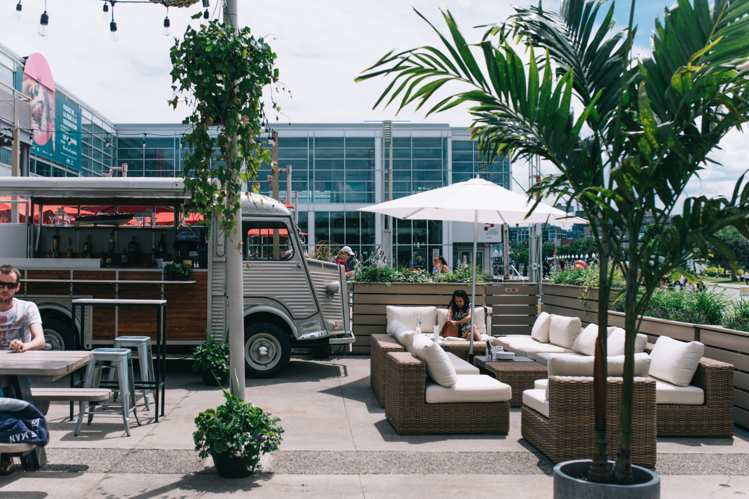 Riva: la nouvelle terrasse inspirée de la Côte d’Azur dans le Vieux-Port de Montréal