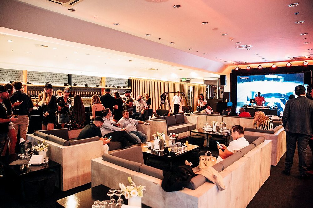 Tu peux faire la fête comme une star au Grand Prix au 1 OAK F1 Paddock Club