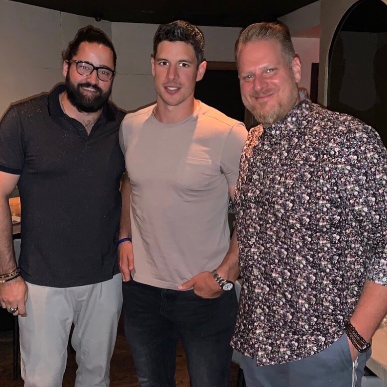 Sidney Crosby passe sa soirée de dimanche dans un restaurant du Vieux-Montréal