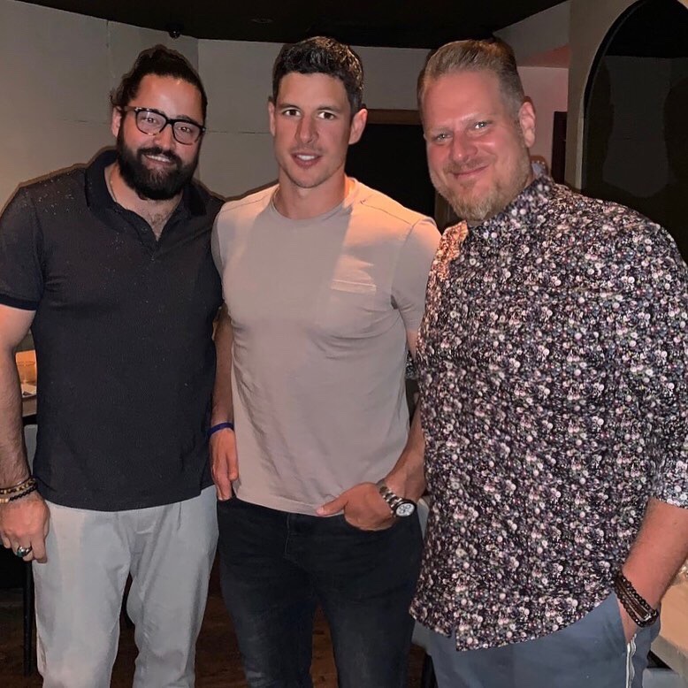 Sidney Crosby passe sa soirée de dimanche dans un restaurant du Vieux-Montréal