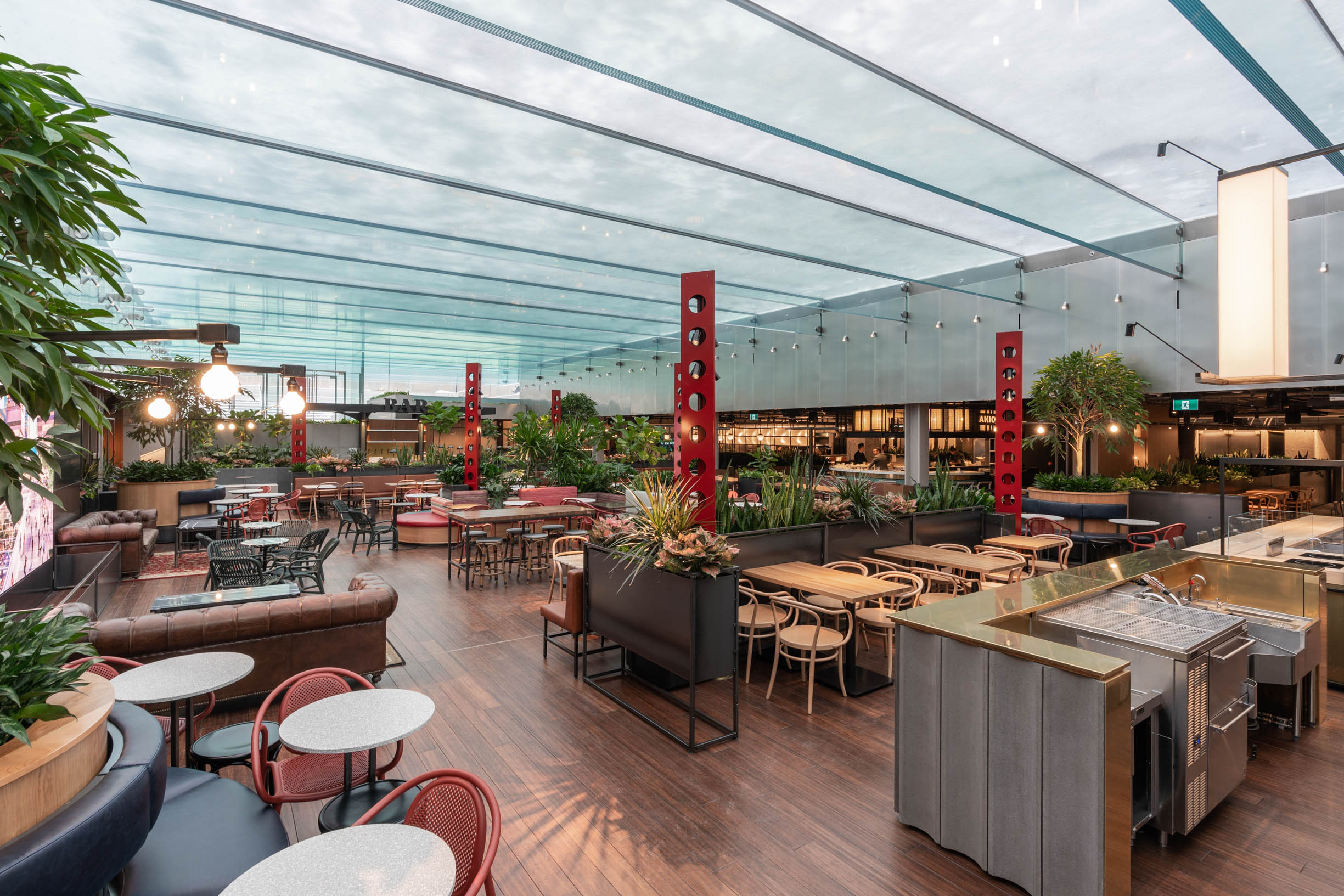 Le Cathcart: un grand hall gastronomique lumineux typiquement Montréalais