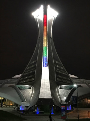 La Tour de Montréal du Parc olympique illuminée aux couleurs de l’arc-en-ciel