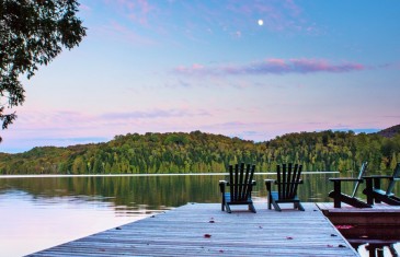 Tu peux louer un chalet sur un lac privé à moins de deux heures de Montréal