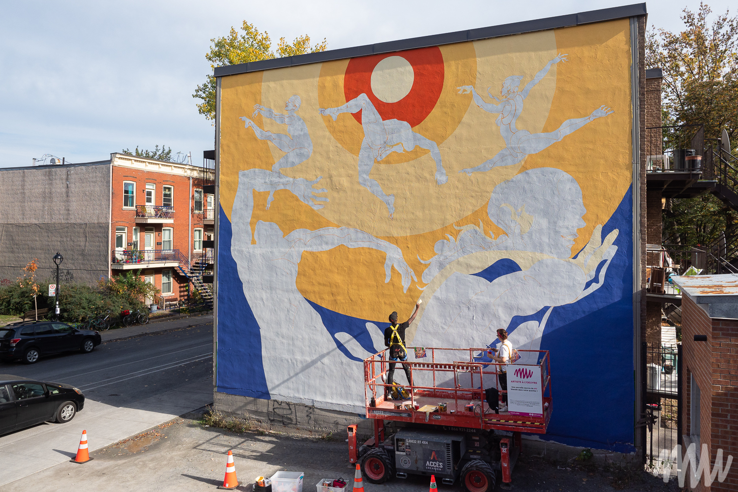 Photos | Une magnifique murale sur le Plateau pour les 50 ans de Ballets Jazz Montréal