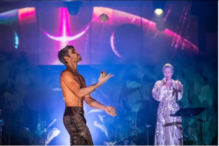 Le Cirque Éloize en spectacle permanent au Fairmont Reine Elizabeth à Montréal