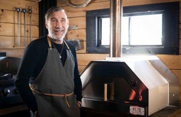 Peter MacLeod lance un nouveau four à pizza pour cuisine extérieure