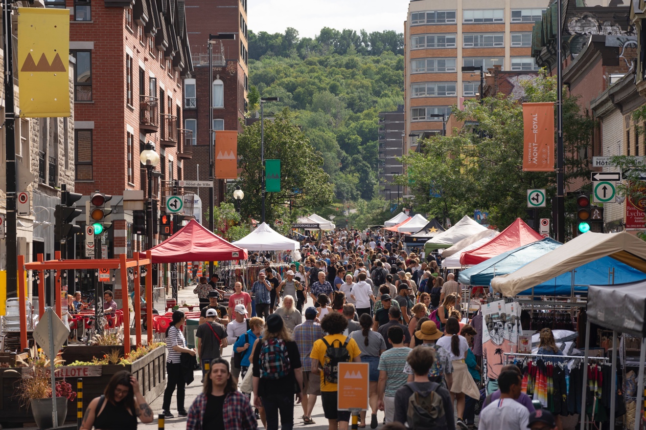 C’est la grande vente trottoir ce week-end sur l’avenue Mont-Royal