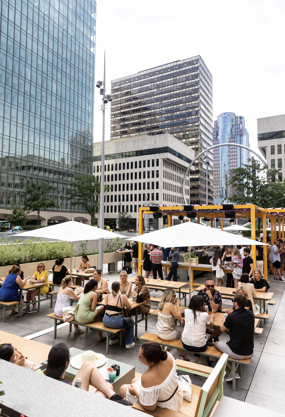 Le Cathcart ouvre sa nouvelle terrasse au coeur du centre-ville de Montréal