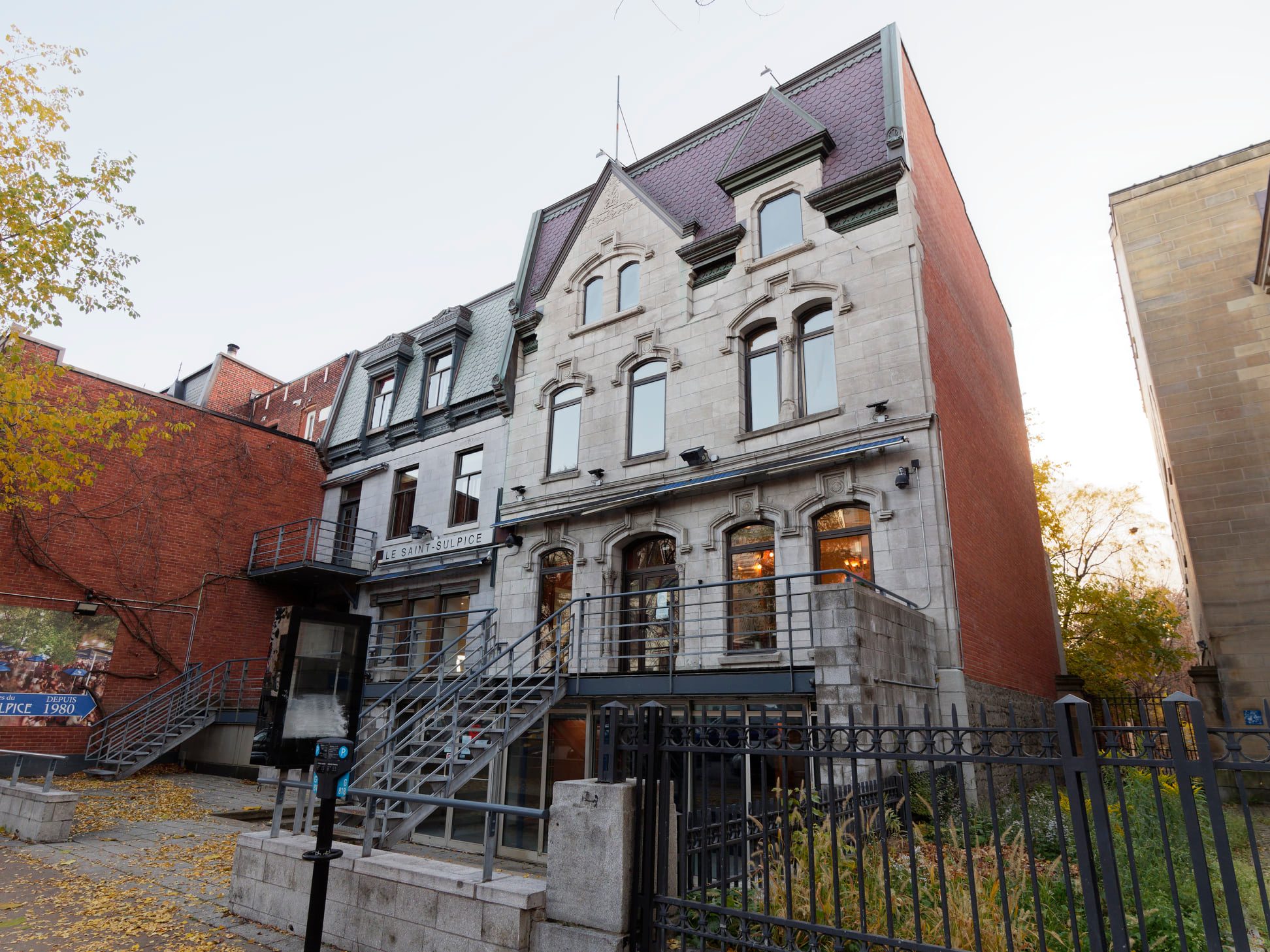 Le légendaire bar Le Saint-Sulpice ferme ses portes à Montréal
