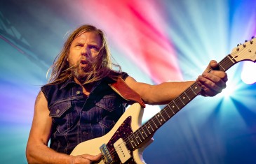 L’excellent guitariste Steve Hill fête ses 30 ans de carrière avec un GROS show au Club Soda