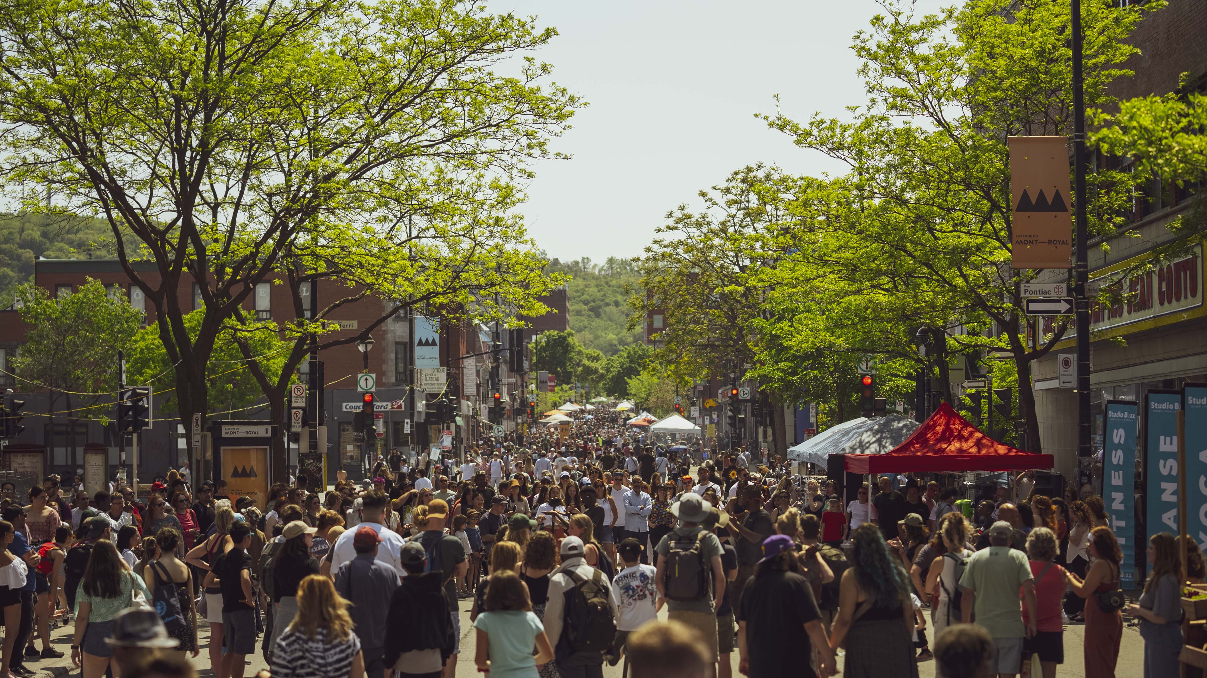 Première vente trottoir 2024 sur l’Avenue Mont-Royal du 6 au 9 juin