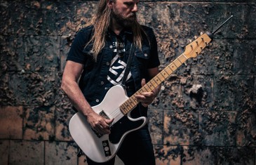 Hill joue Hendrix en tournée au Québec