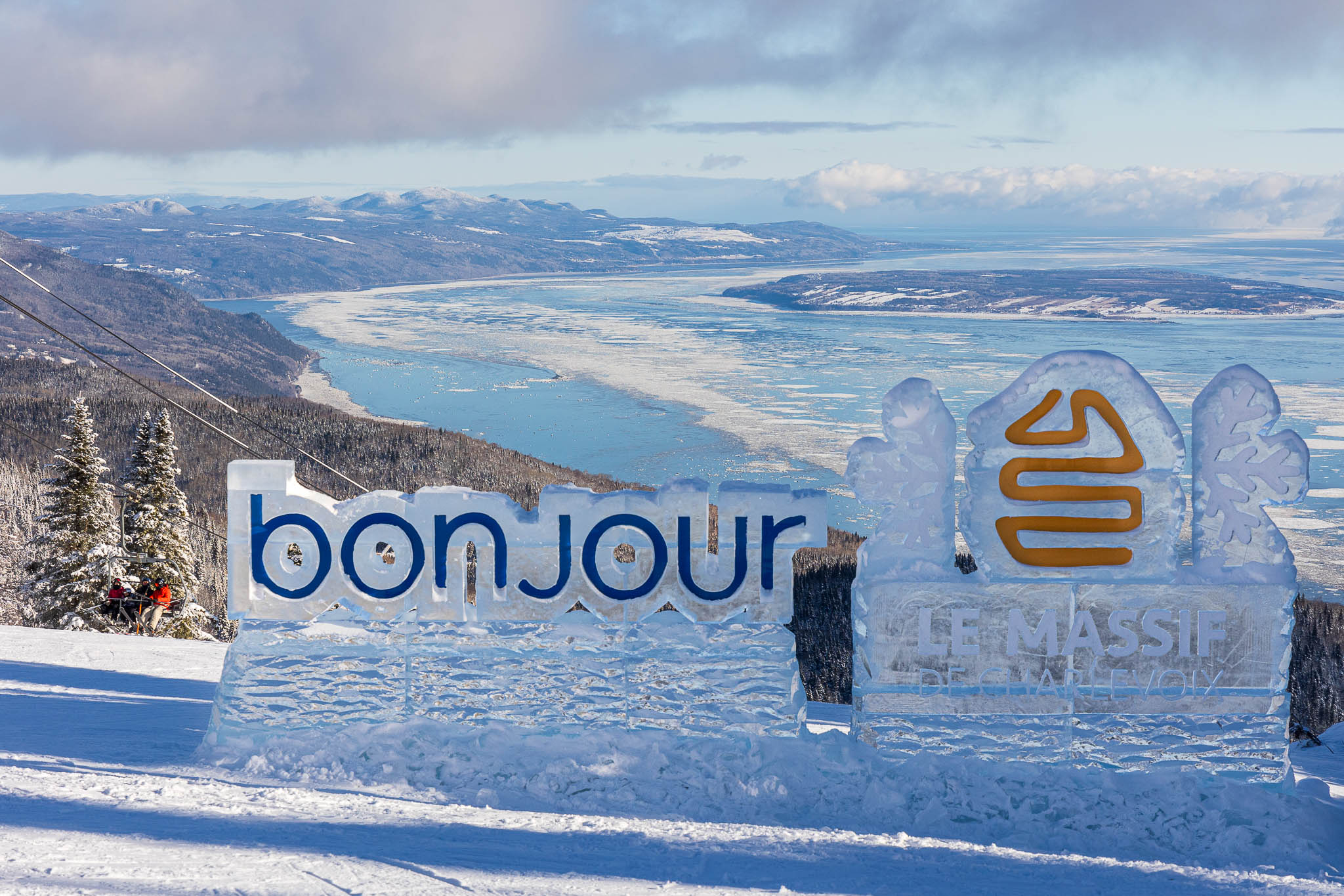 Bonjour en glace: des sculptures qui attirent l’attention